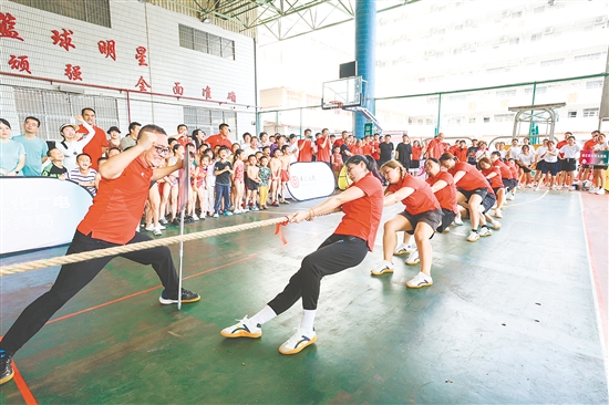 比賽現(xiàn)場競爭激烈，選手們都鉚足了勁。