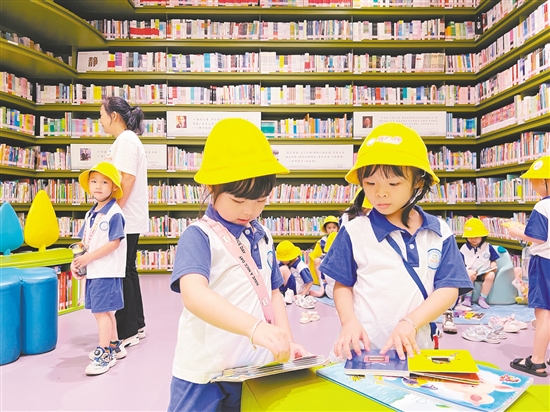 如今，“無負(fù)今日”書房遍布城鄉(xiāng)，成為江門的時(shí)尚閱讀空間。