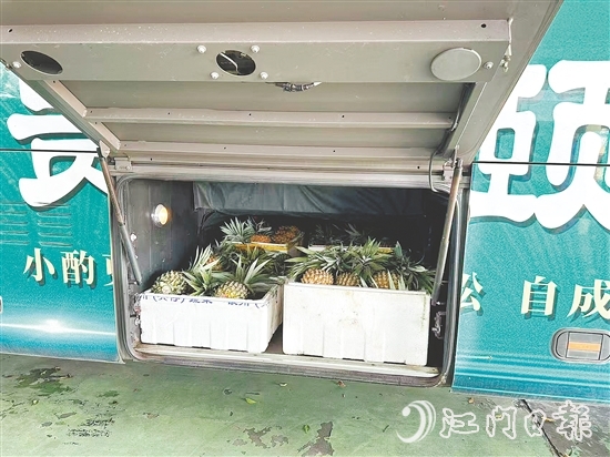 “客貨郵融合”利用公交車行李箱“順路帶貨”，為農(nóng)戶提供農(nóng)產(chǎn)品小批量訂單運(yùn)輸服務(wù)。