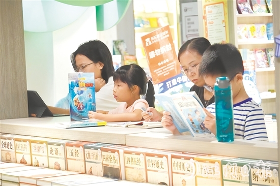 在開平購書中心，市民參與多項線下活動。