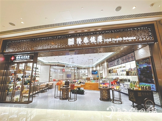新寶堂五款養(yǎng)生大健康新品在澳門線下門店發(fā)售。