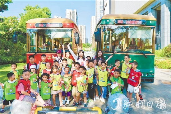 臺山市推出“激情十五運(yùn)·全運(yùn)觀賽游”特色體育游路線，鐺鐺車成為城市中一道亮麗的流動風(fēng)景線。