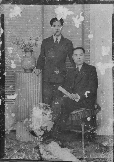 陳炳沛（左）與大哥陳炳璋合影。陳慶偉供圖