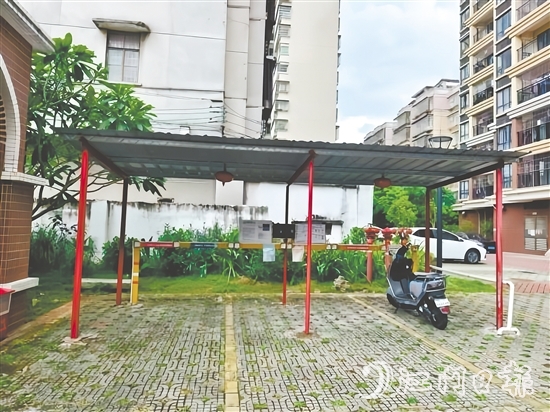 有了集中充電點(diǎn)，群眾停車更規(guī)范了。