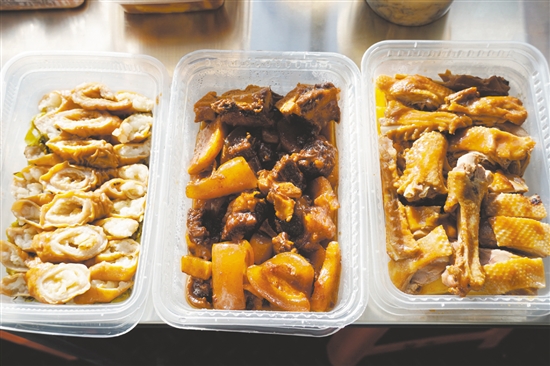 外擺菜品豐富。