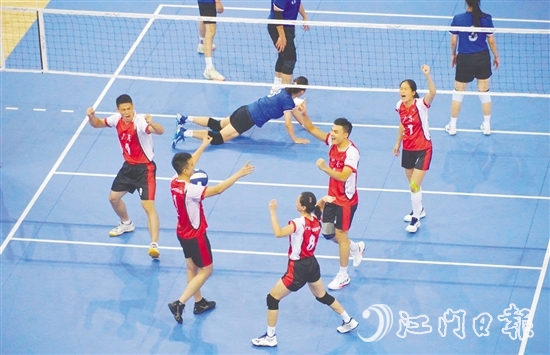 球員慶祝勝利時(shí)刻。