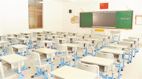 新會(huì)東區(qū)學(xué)校的教室已經(jīng)布置一新。