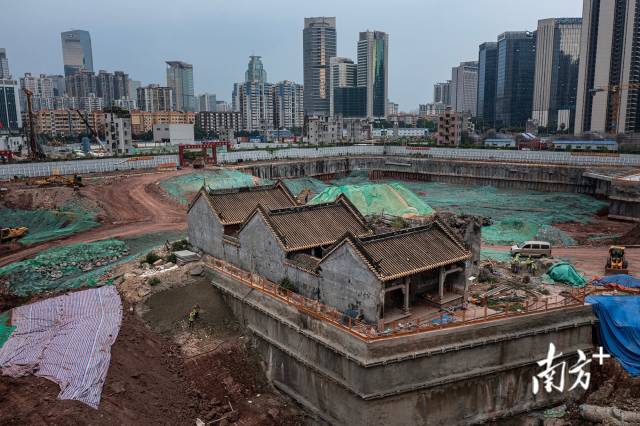 2021年9月18日，冼村改造的工地上，一座祠堂被完整地保存下來。  南方+ 張由瓊 拍攝