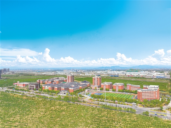 學(xué)校全景。