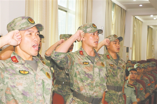 “夏北浩民兵排”正式成立，民兵莊嚴宣誓。