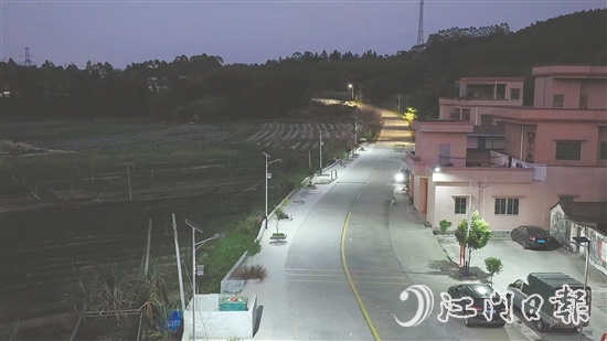 中勝村于今年完成雅龍線（中勝段）路燈亮化工程。