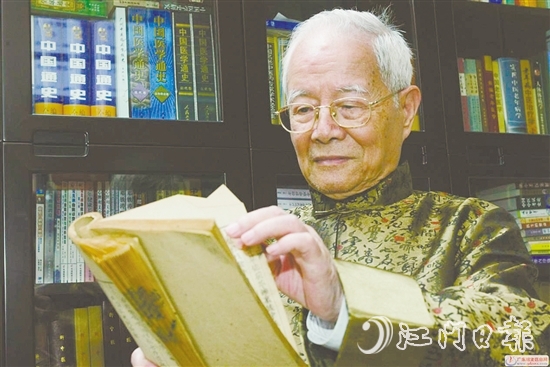 已故開平籍“國醫(yī)大師”鄧鐵濤。資料圖片