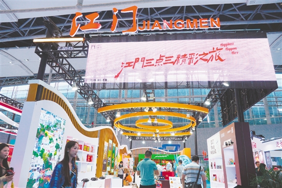 踏入江門展館，濃郁的僑鄉(xiāng)文化氣息撲面而來。