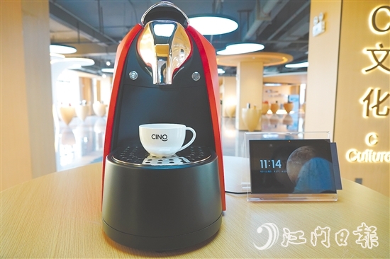 西啡科技研發(fā)的首臺(tái)膠囊咖啡機(jī)。