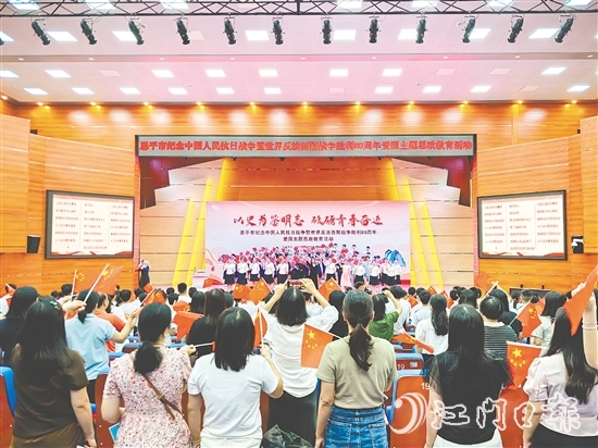 活動的最后，參加活動人員一起高唱《歌唱祖國》。