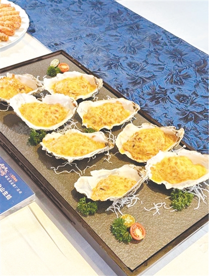 海膽醬烤臺(tái)山生蠔色澤誘人。