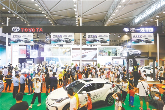 回顧往年本報(bào)舉辦的車展，高規(guī)格的展具吸引許多市民的目光。