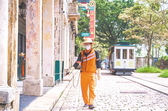 赤坎華僑古鎮(zhèn)嚴(yán)格執(zhí)行“一日雙消殺”制度，安排專業(yè)蚊蟲消殺隊(duì)對(duì)景區(qū)進(jìn)行無死角的全域消殺。