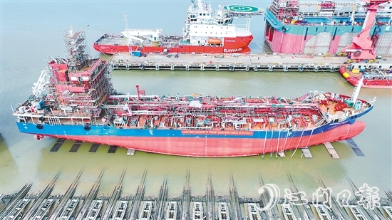 7700載重噸油化船順利下水。