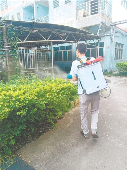 廣明源光科技股份有限公司組織員工對(duì)廠區(qū)進(jìn)行清潔消殺。