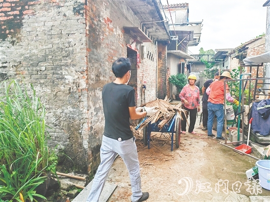 東甲村全面開(kāi)展滅蚊攻堅(jiān)行動(dòng)。
