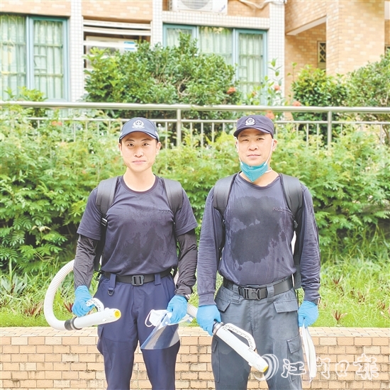 陳明耀（右）、詹自濠（左）每日奮戰(zhàn)在防疫工作一線。