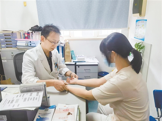 出現(xiàn)針刺樣、燒灼樣、電擊樣等疼痛癥狀要及時就醫(yī)。