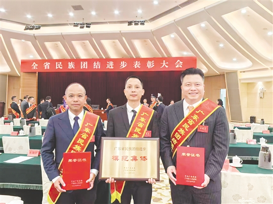 在2025年全省民族團(tuán)結(jié)進(jìn)步表彰大會(huì)上，我市1個(gè)集體、2名個(gè)人獲得表彰。