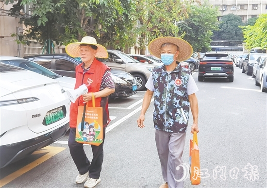 北門社區(qū)退休人士加入志愿服務(wù)隊，做好防蚊滅蚊宣傳員。