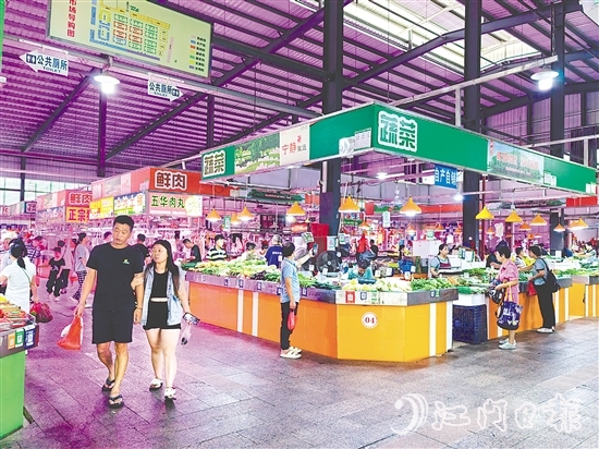 整治后的會(huì)城仁義市場干凈整潔。