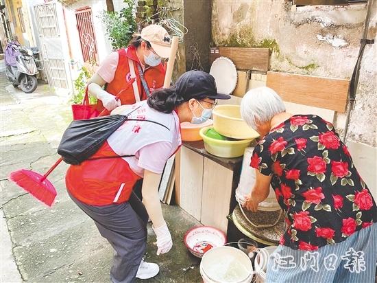 臺山市婦聯(lián)黨員干部下沉社區(qū)，開展“兩清一滅”行動。