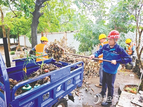 中交一航局華南工程有限公司組建志愿服務(wù)隊(duì)，助力端芬鎮(zhèn)開(kāi)展全方位環(huán)境整治。