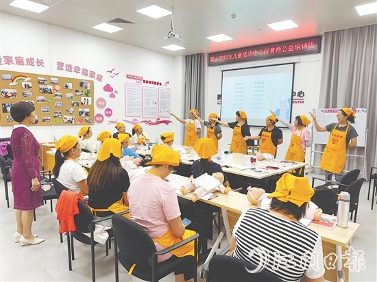 講師團(tuán)隊將專業(yè)知識轉(zhuǎn)化為實用技能。