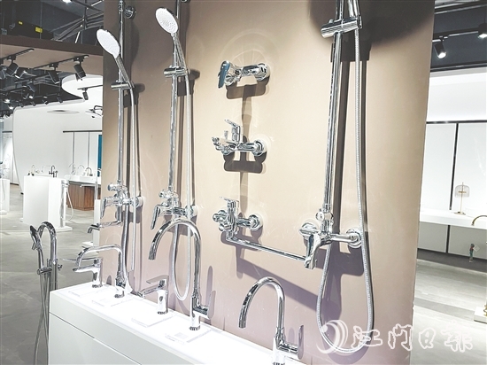 鶴山水暖衛(wèi)浴五金產業(yè)憑借產業(yè)鏈優(yōu)勢、卓越設計、精湛工藝及可靠品質，在國際市場上備受好評。