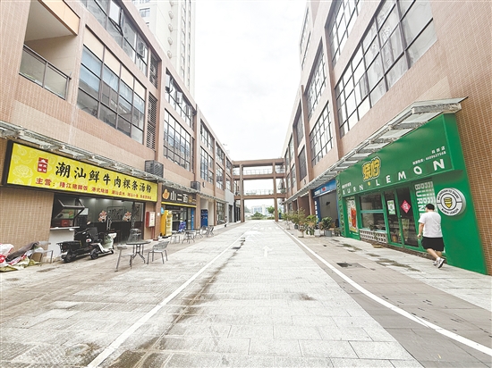 江門科創(chuàng)公園商業(yè)內(nèi)街引進(jìn)多元業(yè)態(tài)，豐富園區(qū)消費(fèi)場景。
