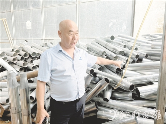 面對(duì)困境，郭繼南沒有放棄，而是不斷尋求出路。