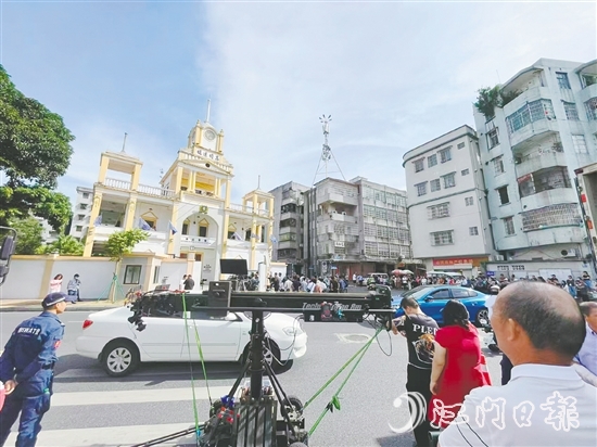 電視劇《絕命法官》中的“濠港東區(qū)警署”取景自恩平“大鐘樓”。吳健爭