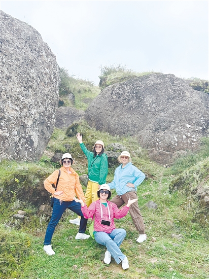 銀發(fā)族熱衷旅游。