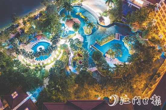 山泉灣溫泉景區(qū)夜景。