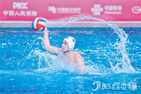 開平小將李萬翔代表四川隊(duì)出戰(zhàn)，助力隊(duì)伍力克湖南隊(duì)，奪得銅牌。