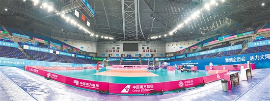 江門體育中心體育館將迎來(lái)女子20歲以下組排球賽的激烈對(duì)決。