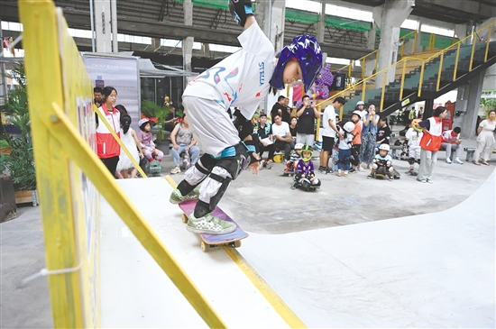 2025世界滑板日?江門站暨新會區(qū)滑板公開賽在新會區(qū)“NoNoPark無界社區(qū)”成功舉行。