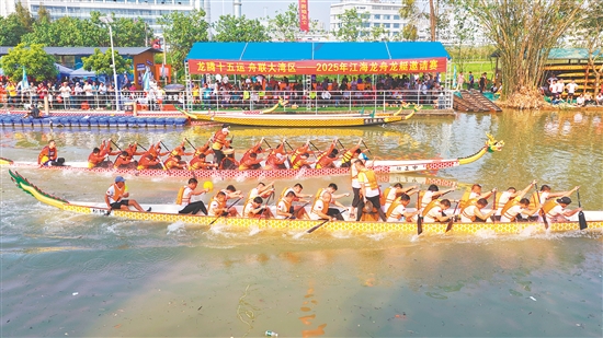 2025年江海龍舟龍艇邀請賽22人國際龍舟賽比賽現(xiàn)場。付師華