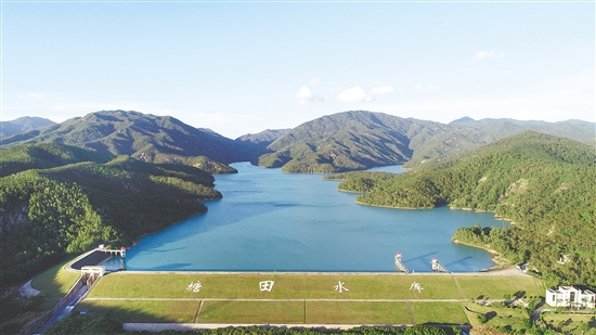 臺(tái)山全市水庫蓄水總量達(dá)4.67億立方米，較常年同期偏多34%。圖為蓄水的塘田水庫。