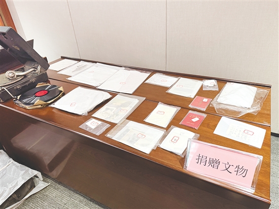 這批實(shí)物資料既有見證抗戰(zhàn)歲月的飛行史料，也有戰(zhàn)后生活實(shí)物，為僑鄉(xiāng)深挖“航空救國(guó)”歷史、傳承華僑愛國(guó)精神注入重要力量。