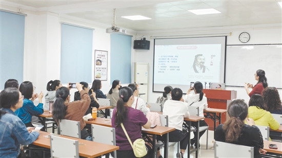 針對不同群體的就業(yè)難題，開平市人社局推出靈活、多樣的技能培訓(xùn)項目，幫助他們提升就業(yè)能力。