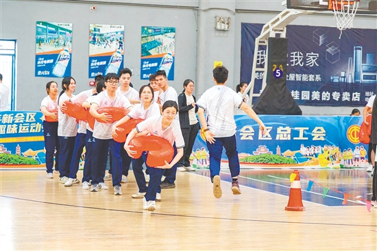 職工們在“玩”中賽，在賽中樂。