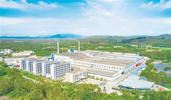 通過(guò)“退租招商”“村企合作”等方式，蒼城鎮(zhèn)盤(pán)活大量閑置低效工業(yè)用地。