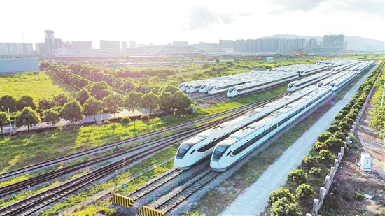 “十四五”時(shí)期，新會(huì)區(qū)經(jīng)濟(jì)綜合實(shí)力進(jìn)一步提升，GDP于2023年突破千億大關(guān)。