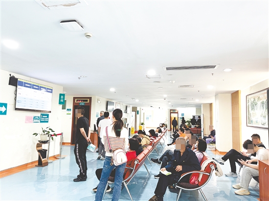 臨近年底，不少人選擇到醫(yī)院體檢。